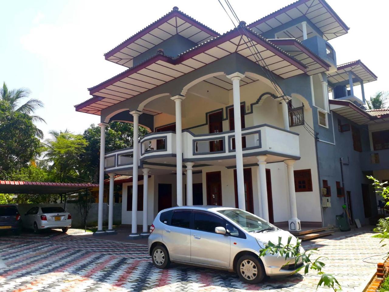 A And D Holiday Inn Anuradhapura Exterior foto