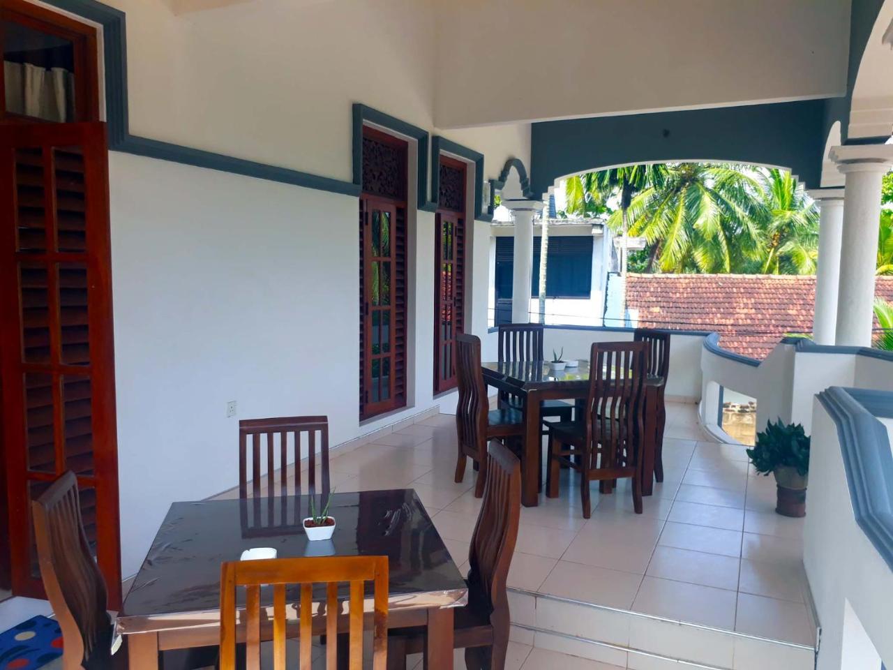 A And D Holiday Inn Anuradhapura Exterior foto