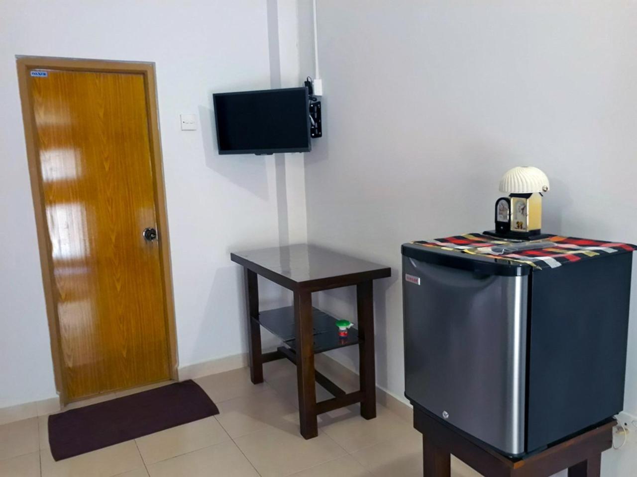 A And D Holiday Inn Anuradhapura Exterior foto