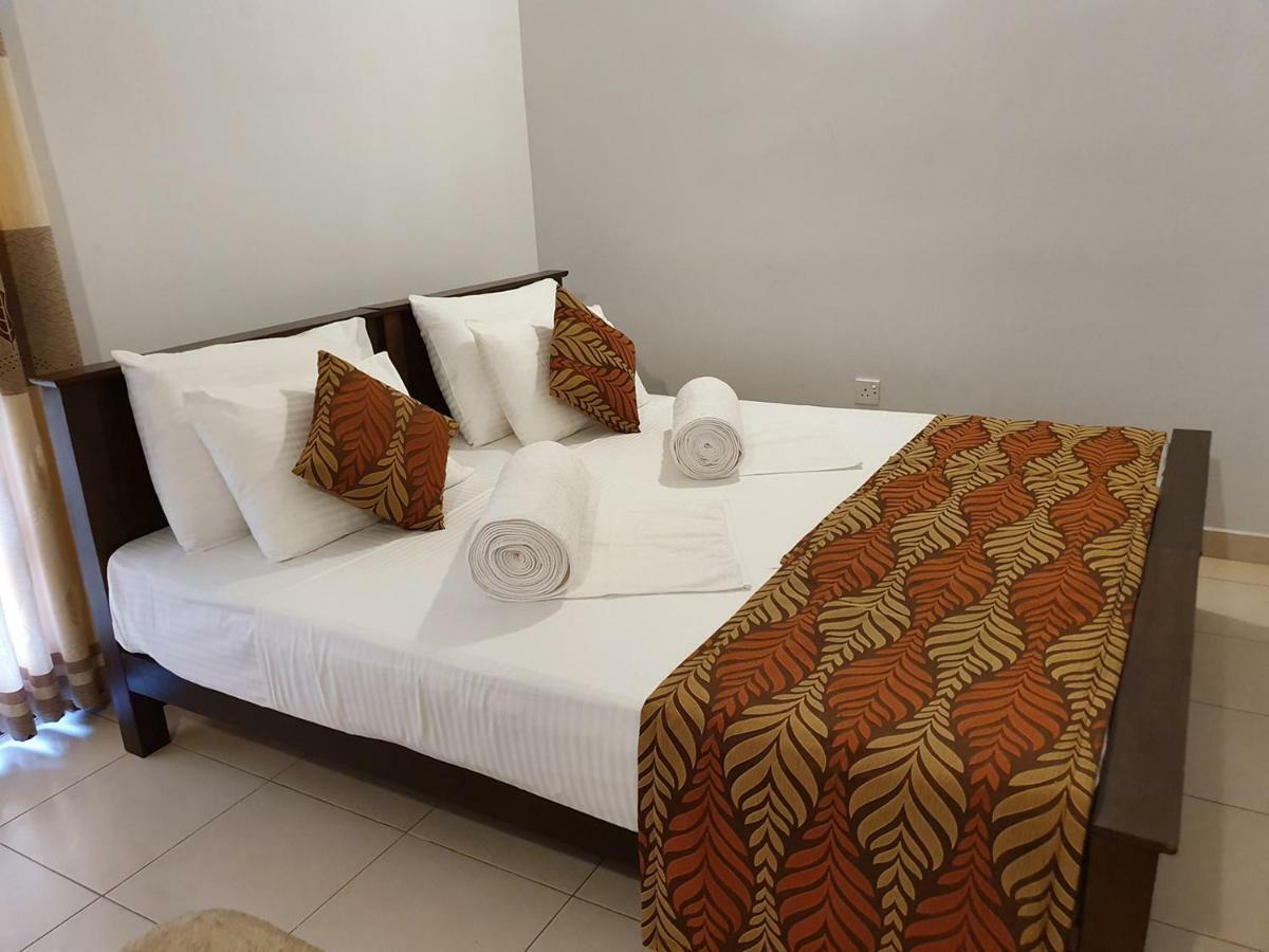 A And D Holiday Inn Anuradhapura Exterior foto