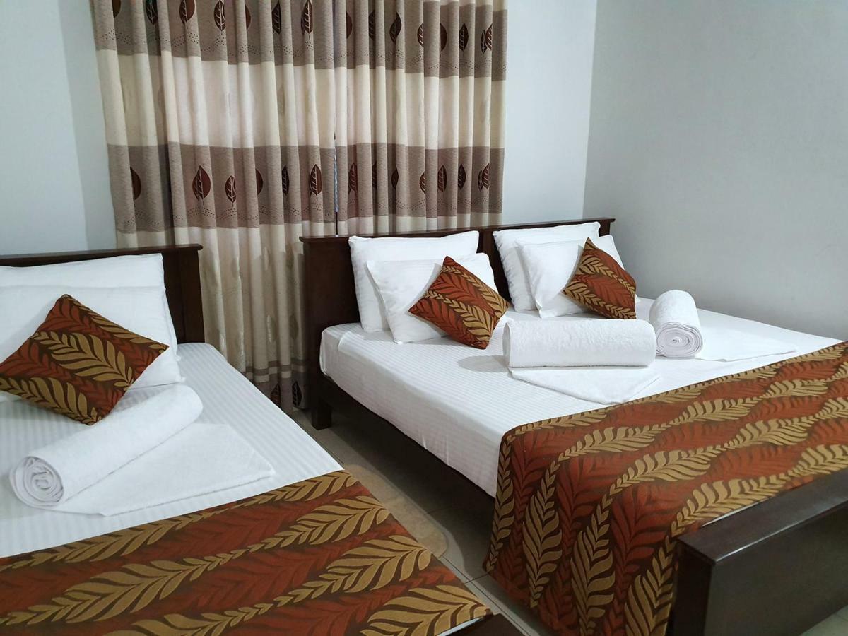 A And D Holiday Inn Anuradhapura Exterior foto