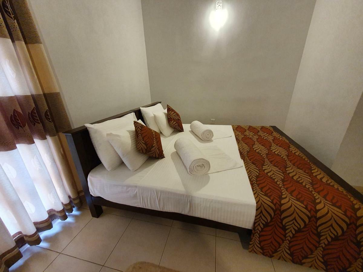 A And D Holiday Inn Anuradhapura Exterior foto