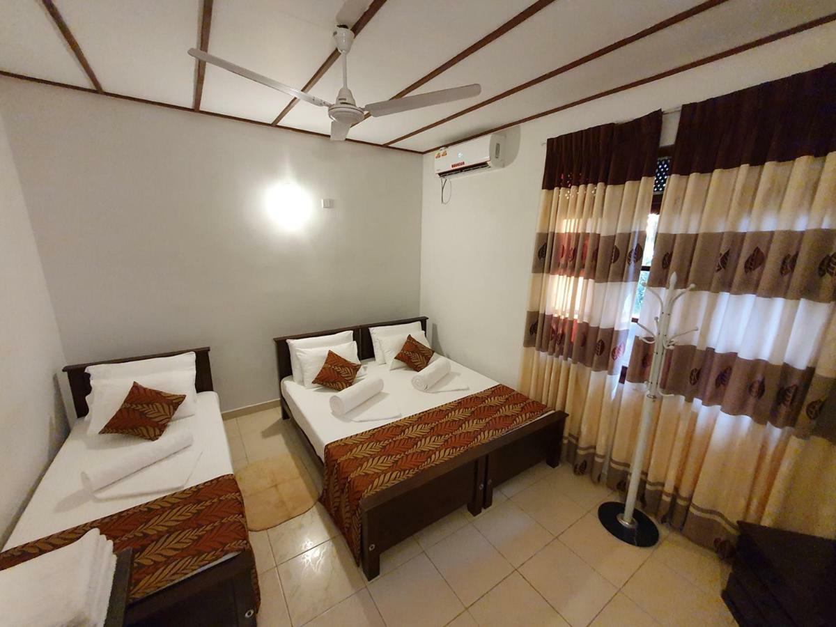 A And D Holiday Inn Anuradhapura Exterior foto