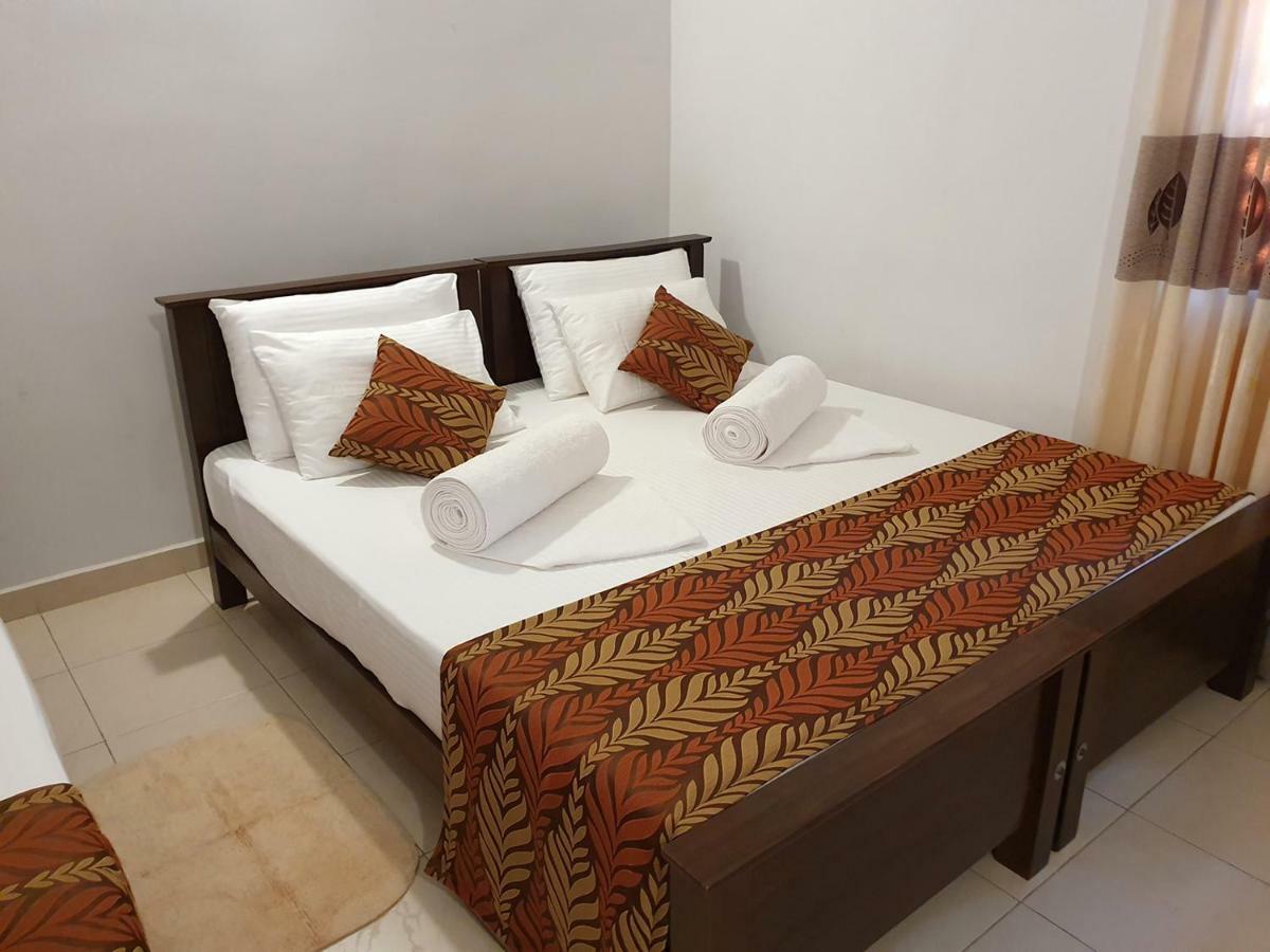 A And D Holiday Inn Anuradhapura Exterior foto