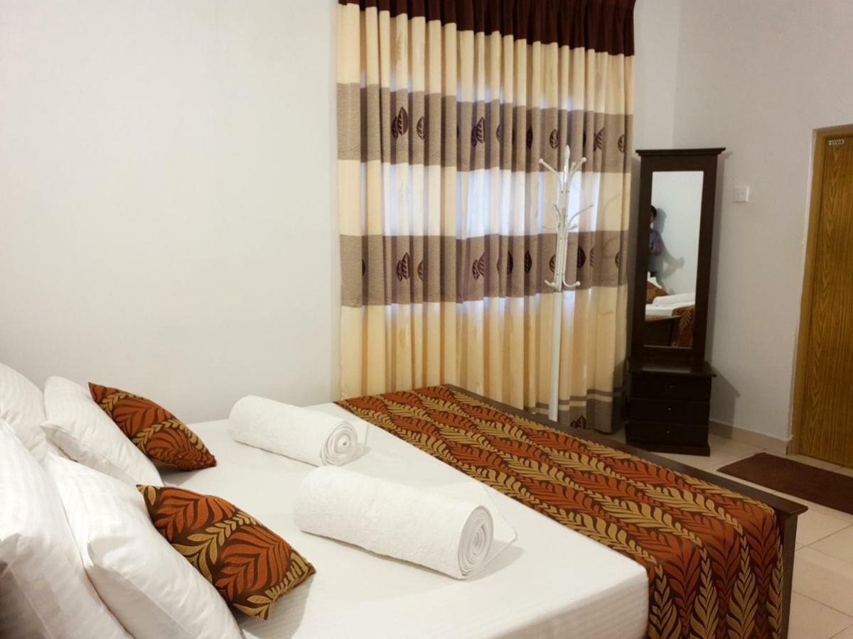 A And D Holiday Inn Anuradhapura Exterior foto