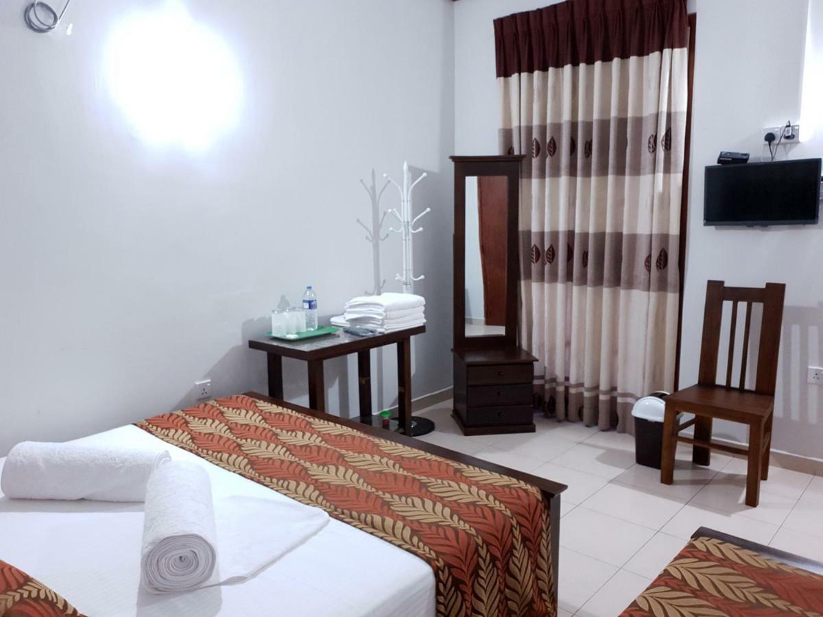 A And D Holiday Inn Anuradhapura Exterior foto