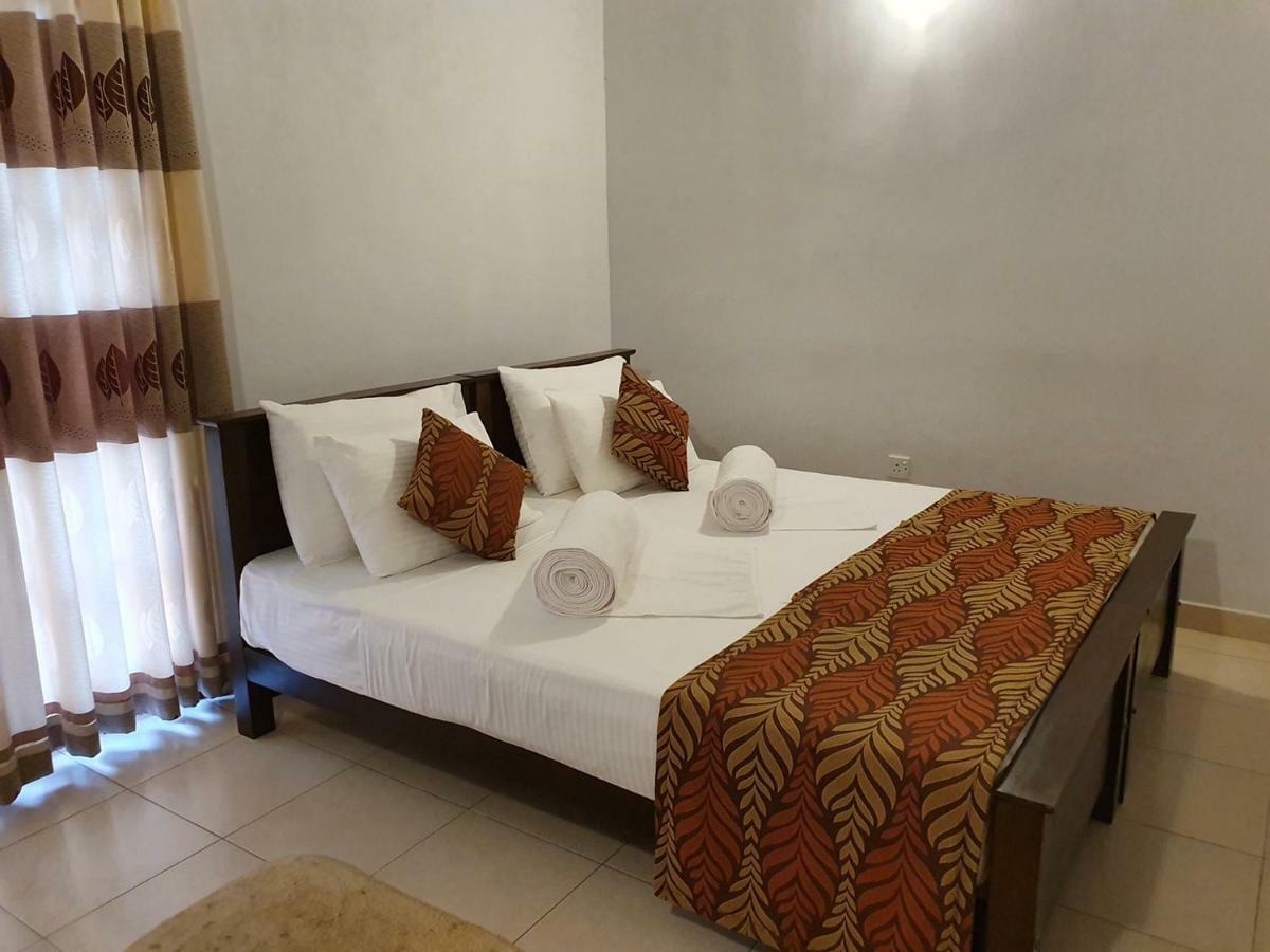 A And D Holiday Inn Anuradhapura Exterior foto