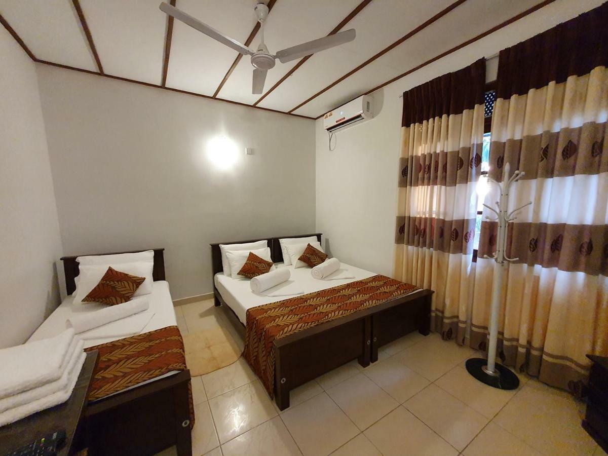 A And D Holiday Inn Anuradhapura Exterior foto